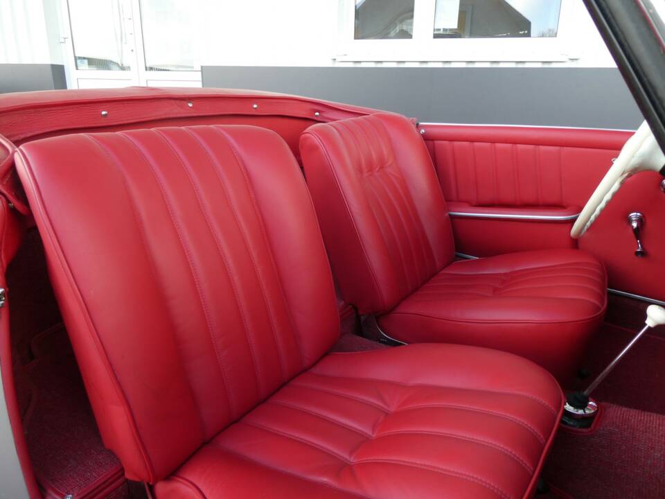 Image 14/27 of Mercedes-Benz 190 SL (1961)