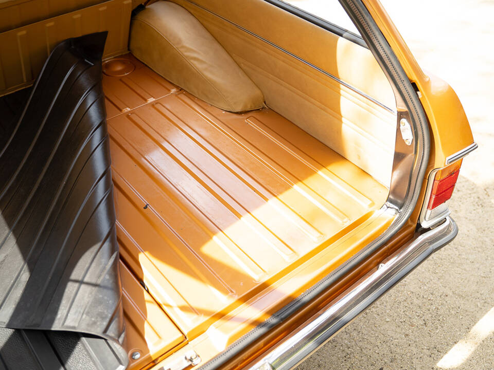 Image 53/57 of Ford Granada Turnier 2,3 (1976)