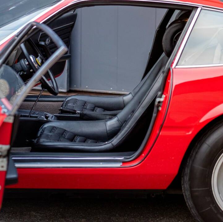 Image 18/50 de Ferrari 365 GTB/4 Daytona (1973)