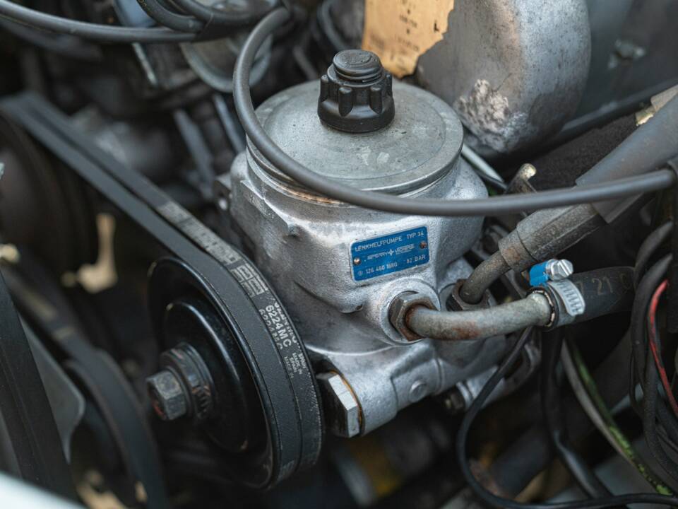 Image 47/50 de Mercedes-Benz 380 SEC (1982)
