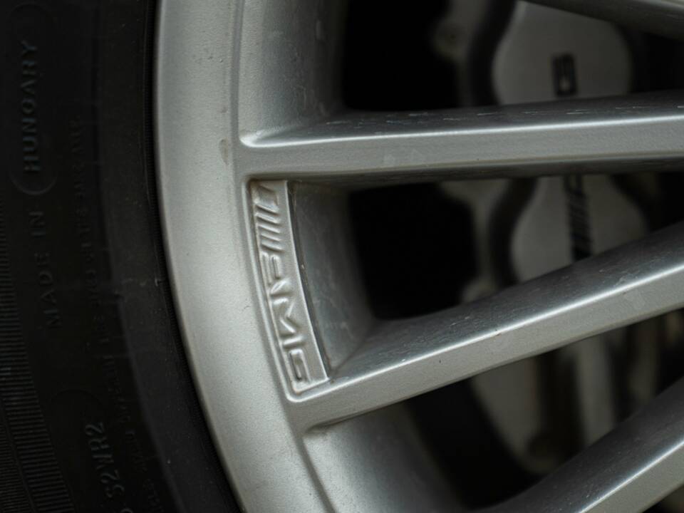 Image 21/50 of Mercedes-Benz SL 55 AMG (2003)