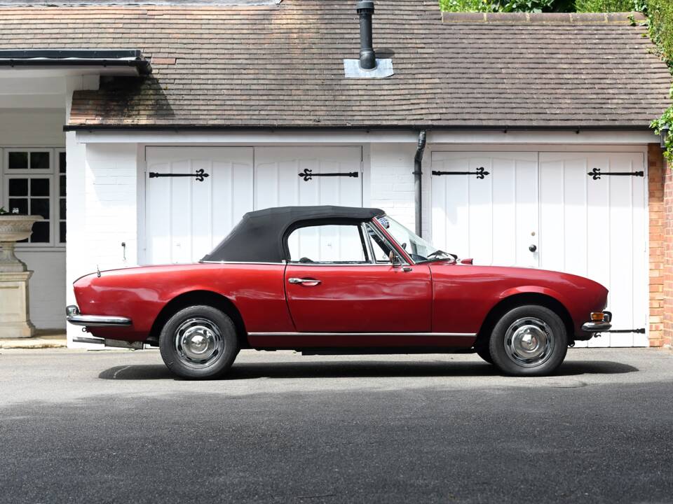 Image 17/18 of Peugeot 504 Convertible (1974)