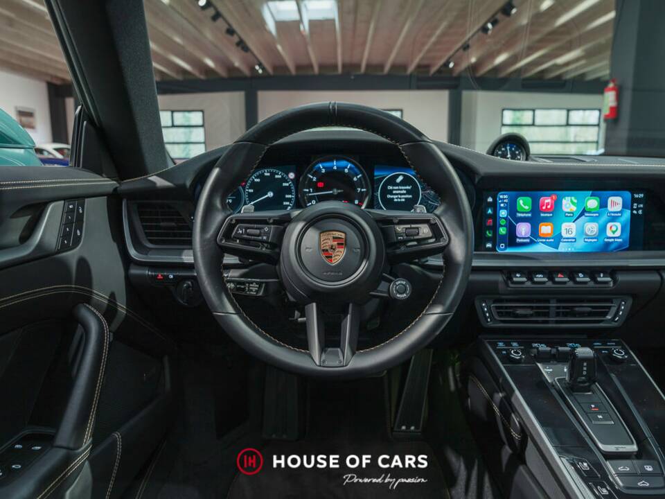 Image 15/24 of Porsche 911 Carrera 4S (2023)