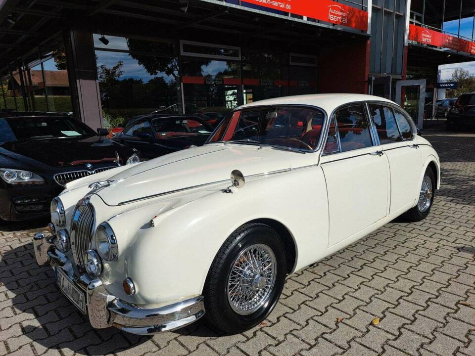 Image 3/27 of Jaguar Mk II 3.4 (1967)