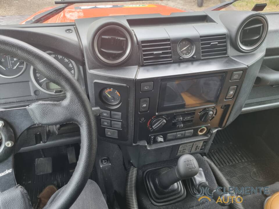 Image 9/16 of Land Rover Defender 110 (2008)