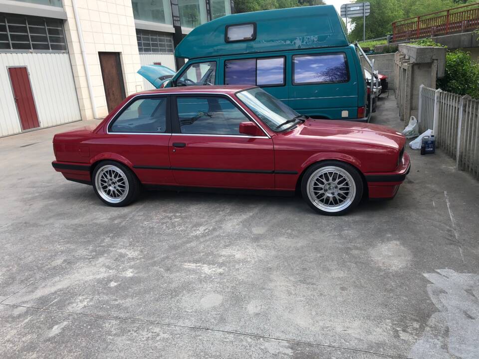 Image 23/180 de BMW 316i (1989)