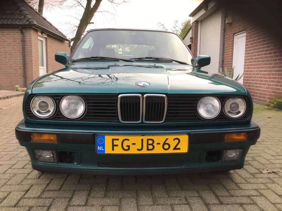 Afbeelding 14/20 van BMW 320i (1992)