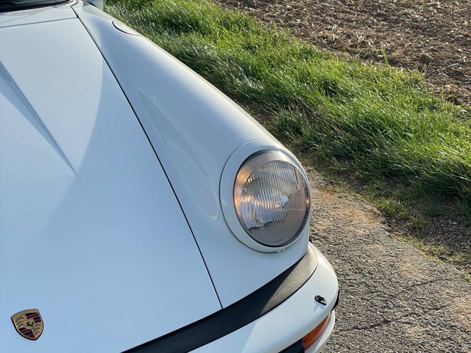 Bild 8/15 von Porsche 911 Carrera 3.2 (1985)