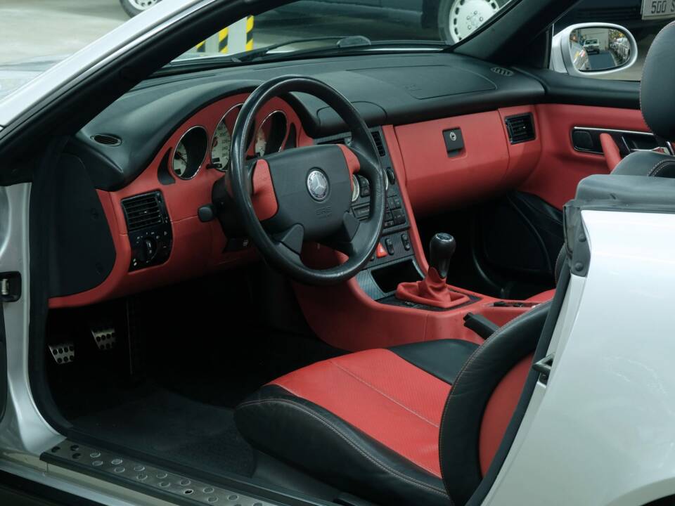 Immagine 34/50 di Mercedes-Benz SLK 230 Kompressor (1996)