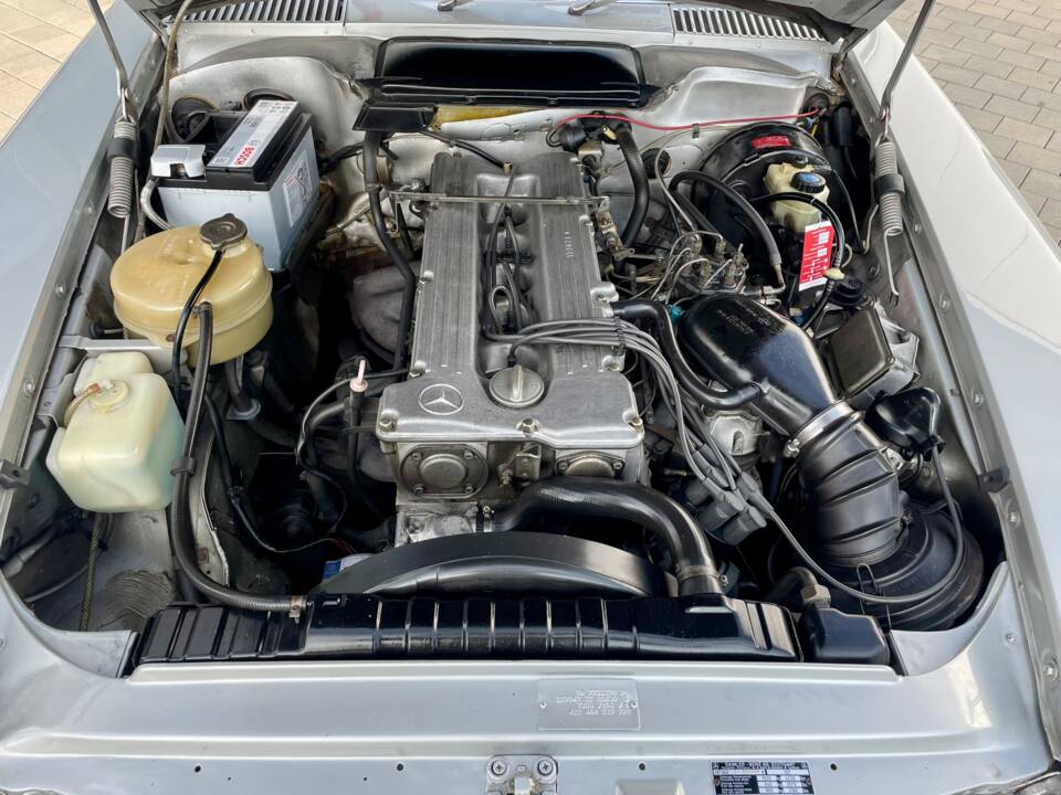 Image 17/23 de Mercedes-Benz 280 SL (1977)