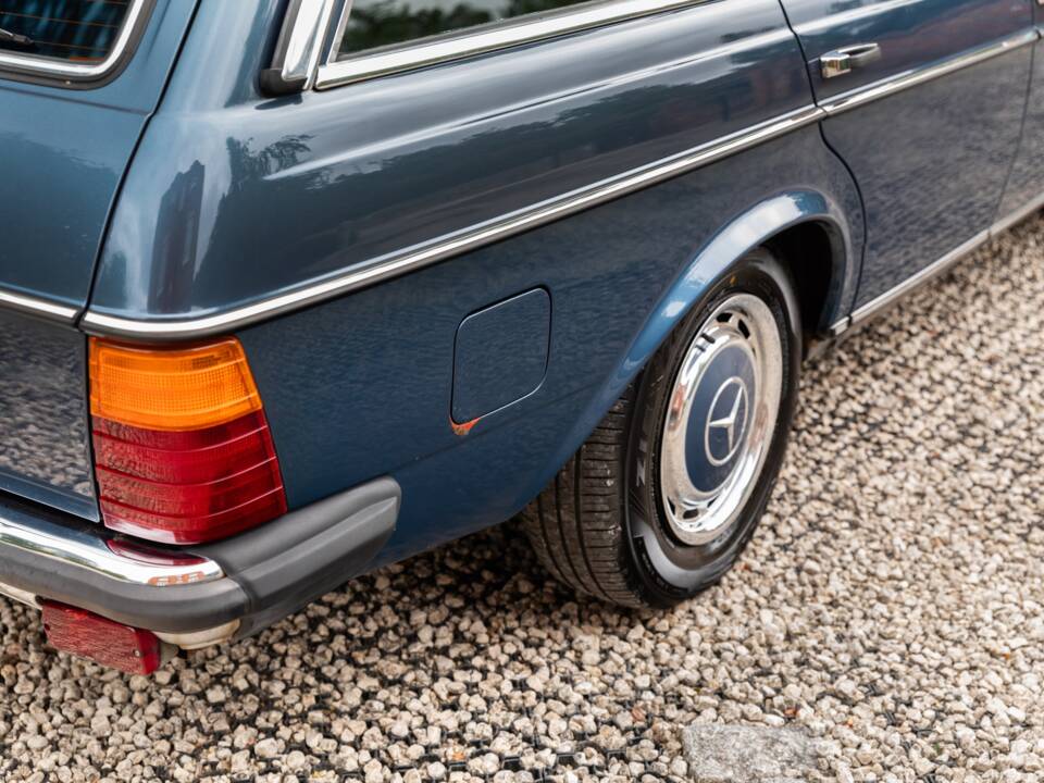 Bild 33/46 von Mercedes-Benz E 280 T (1987)