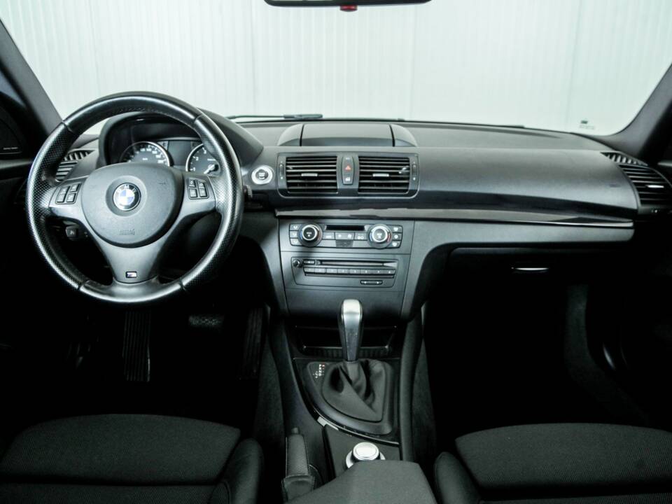 Image 7/50 of BMW 125i (2008)