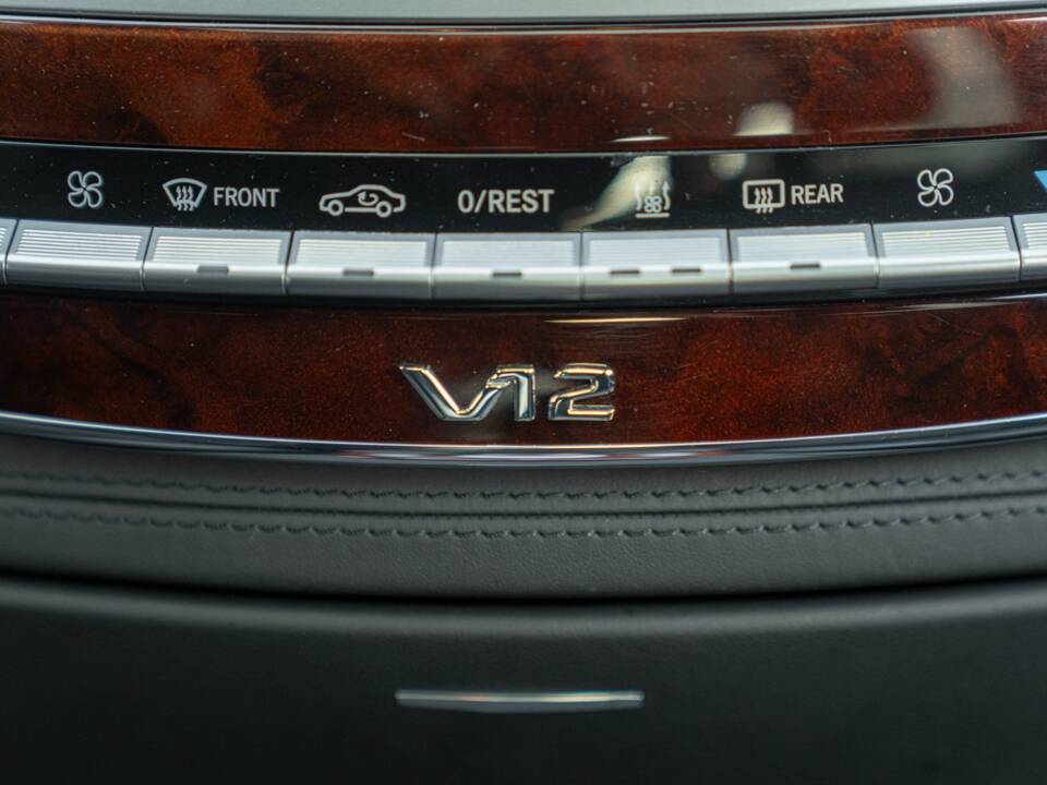 Image 38/50 of Mercedes-Benz S 600 L (2007)