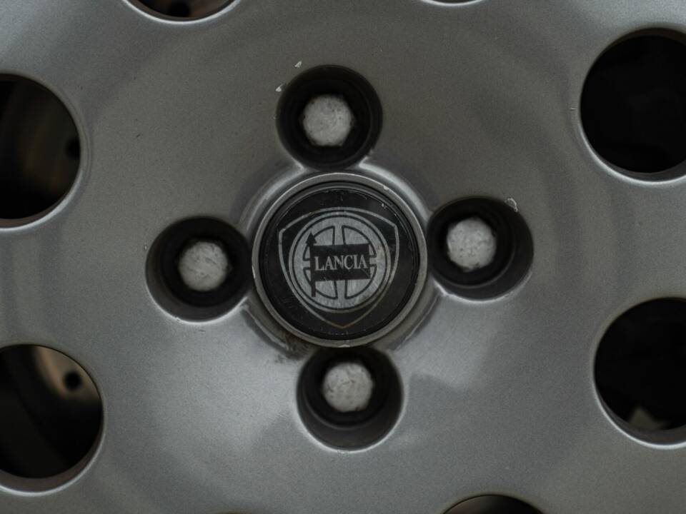 Image 22/50 of Lancia Delta HF Integrale 16V (1989)