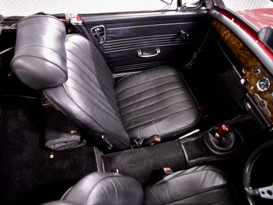 Image 34/50 of MG Midget GAN5 (1970)