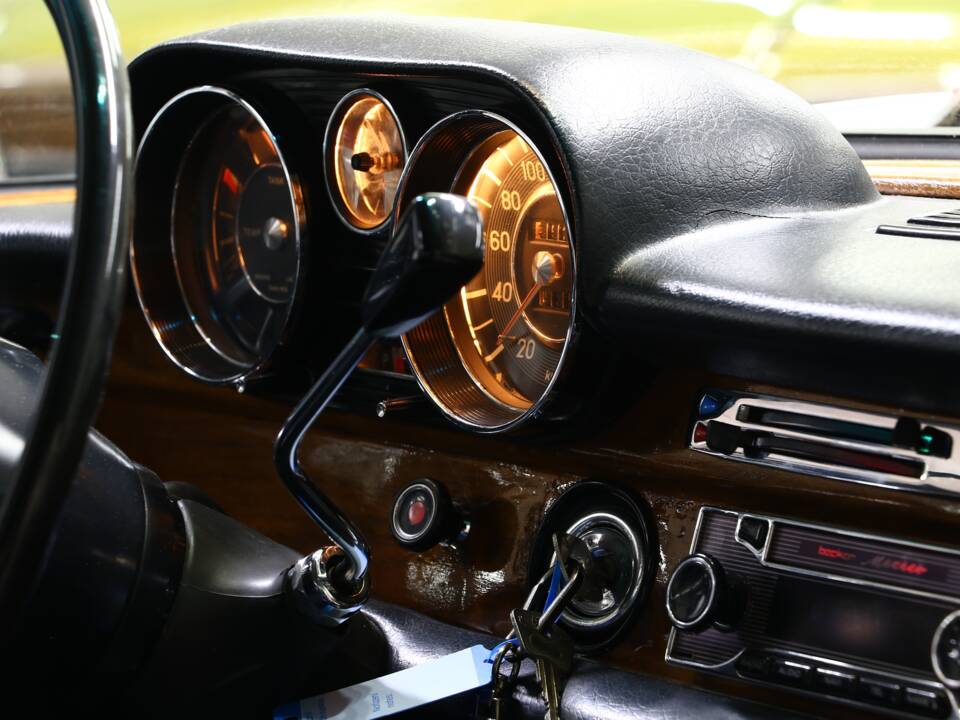 Imagen 35/38 de Mercedes-Benz 300 SEL 3.5 (1970)