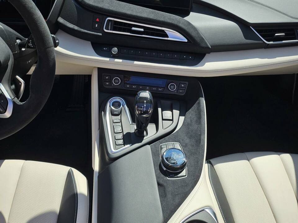 Image 8/18 of BMW i8 Roadster "The Last 18" (2020)