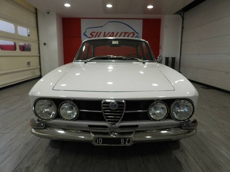 Image 2/15 of Alfa Romeo 1750 GT Veloce (1968)