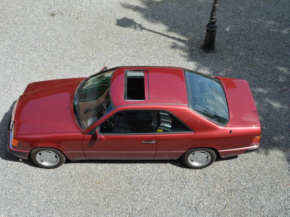 Bild 8/15 von Mercedes-Benz 230 CE (1991)