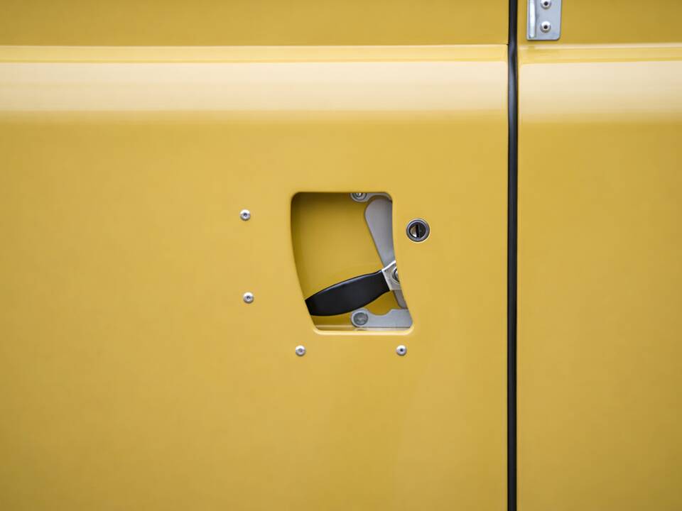 Image 26/28 of Land Rover 90 (1988)