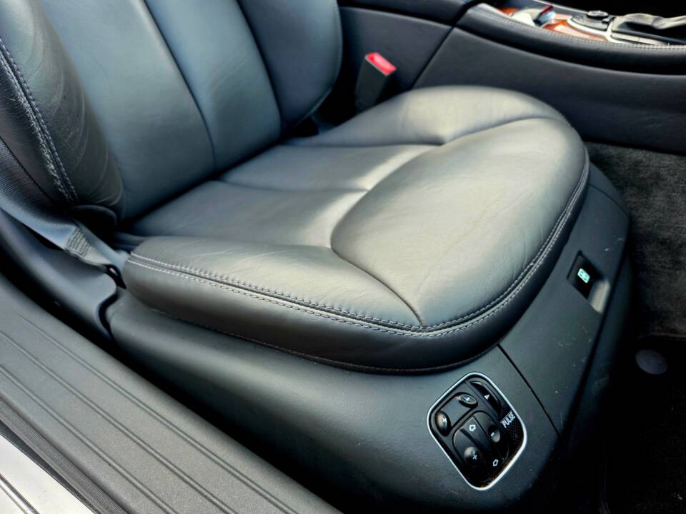 Image 28/39 of Mercedes-Benz SL 500 (2001)