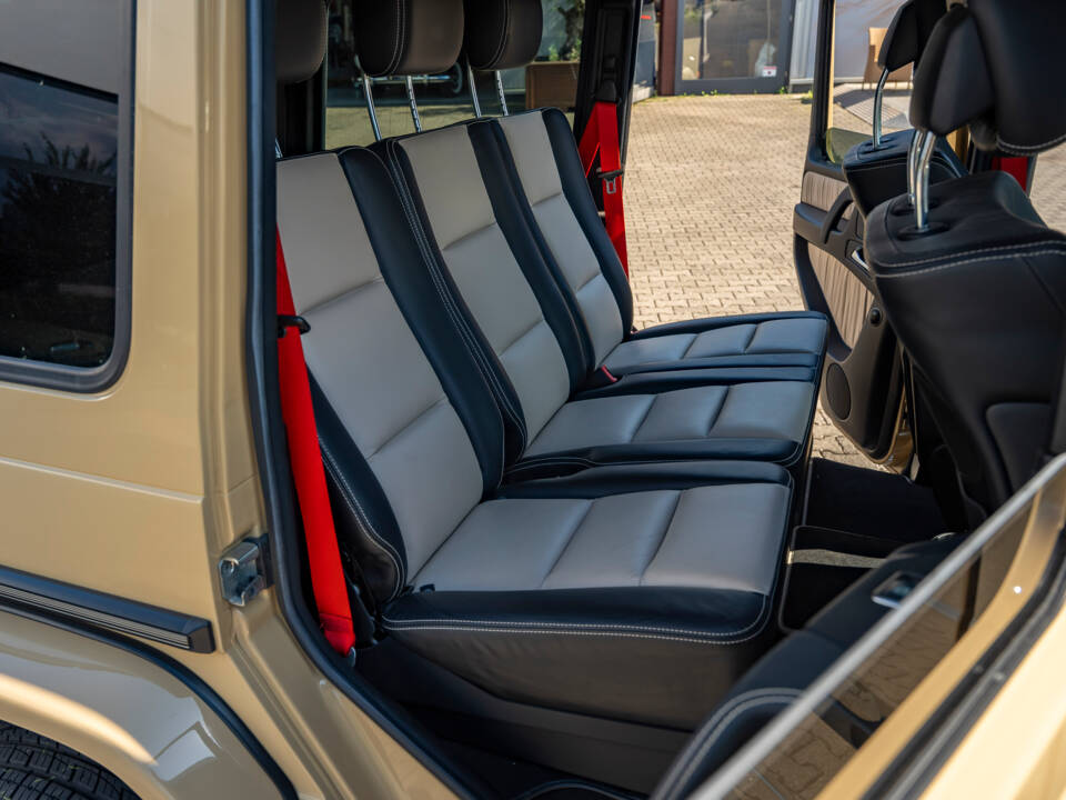 Image 16/33 of Mercedes-Benz G 500 (LWB) (2017)