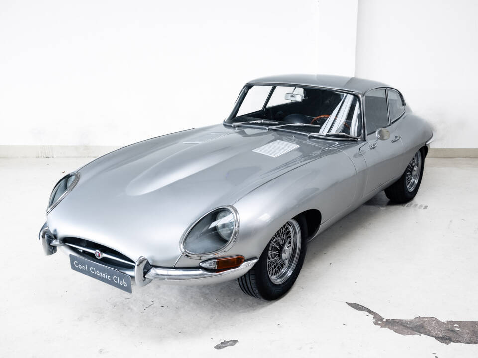 Image 2/42 de Jaguar Type E 3.8 (1963)