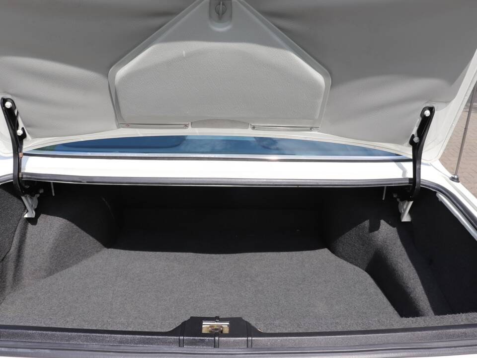 Image 13/28 of BMW 635 CSi (1989)