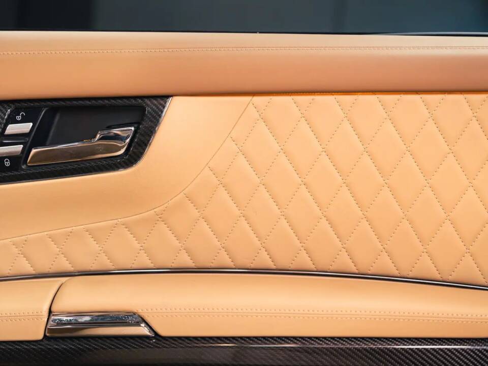 Image 32/40 of Mercedes-Benz CL 65 AMG (2008)