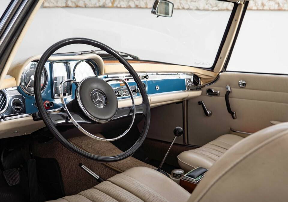 Image 22/33 of Mercedes-Benz 230 SL (1966)