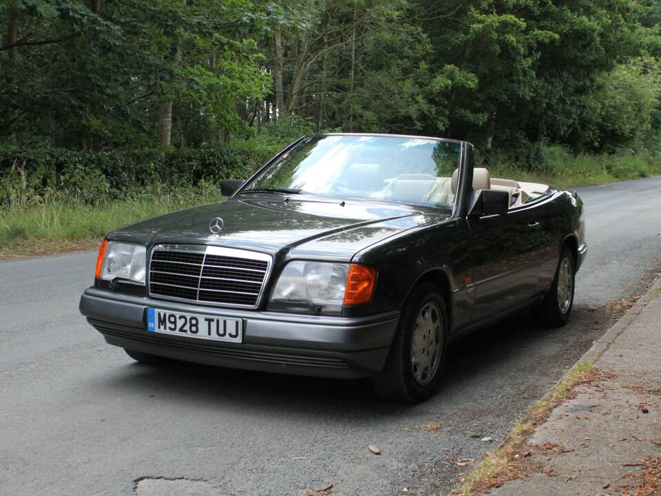 Bild 3/22 von Mercedes-Benz E 320 (1994)