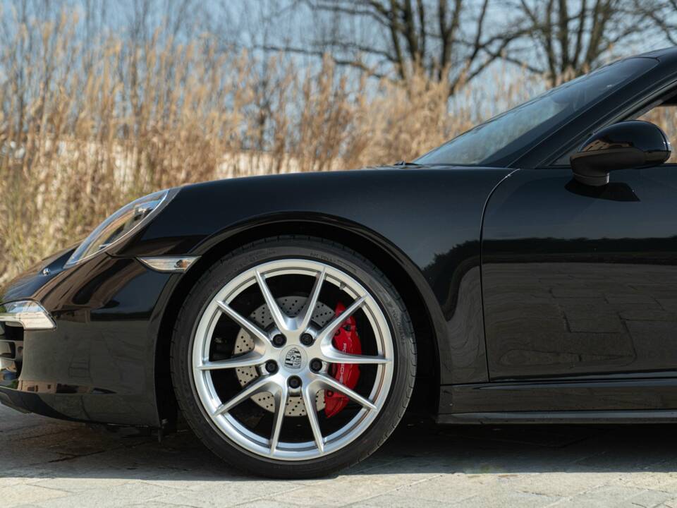 Image 21/50 of Porsche 911 Carrera 4S (2015)