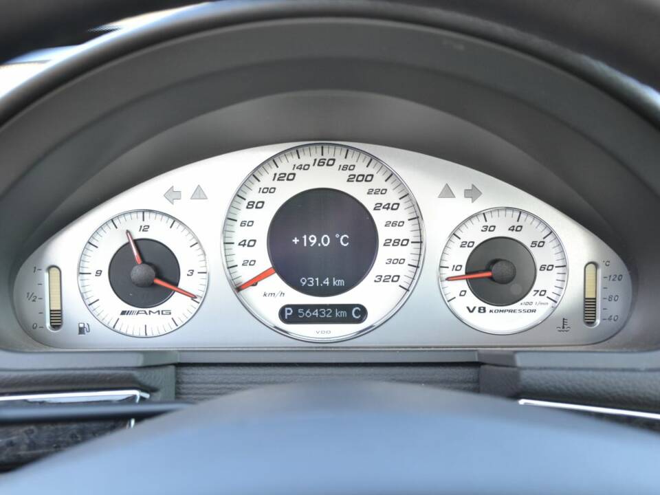 Imagen 34/100 de Mercedes-Benz E 55 AMG (2003)