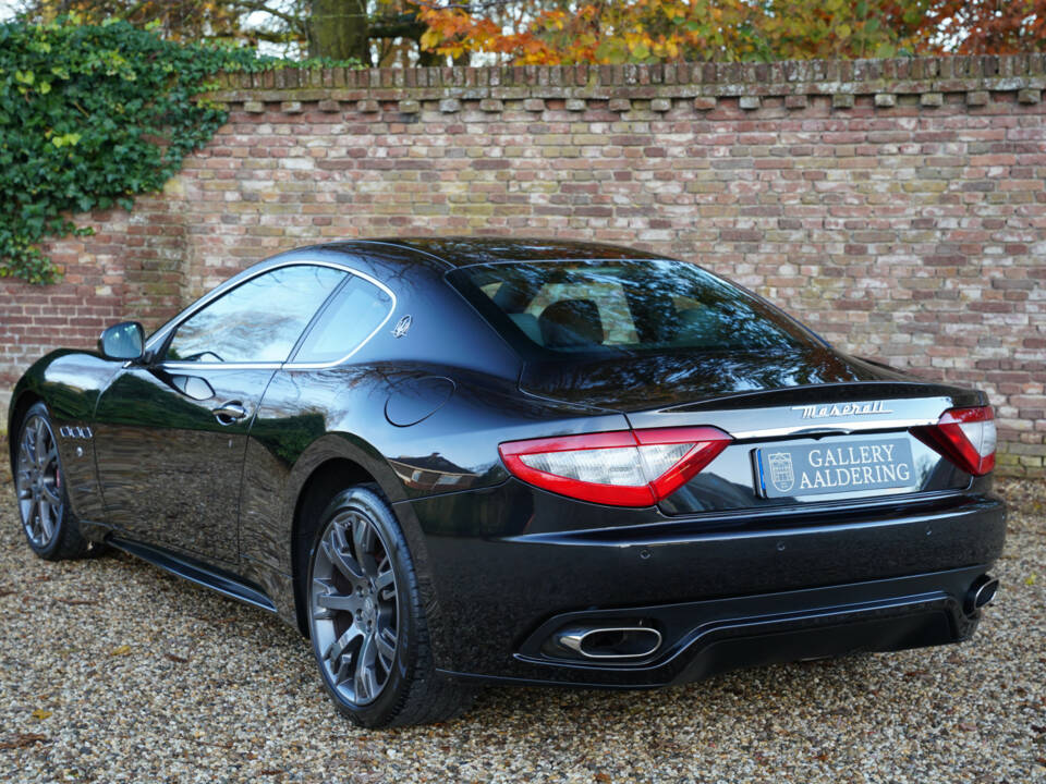 Bild 45/50 von Maserati GranTurismo S (2010)