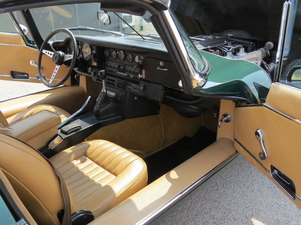 Image 33/50 de Jaguar E-Type V12 (1974)