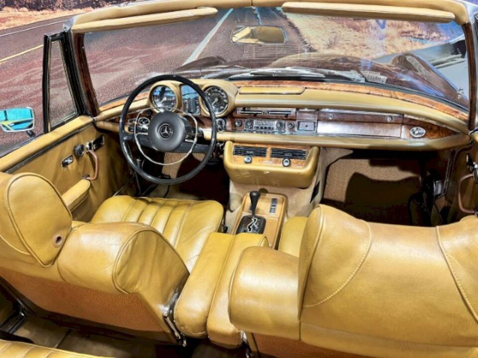 Image 20/37 of Mercedes-Benz 280 SE 3,5 (1970)