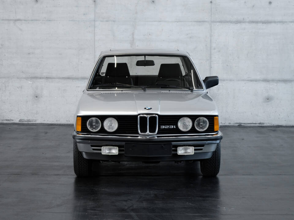 Image 7/24 of BMW 323i (1980)