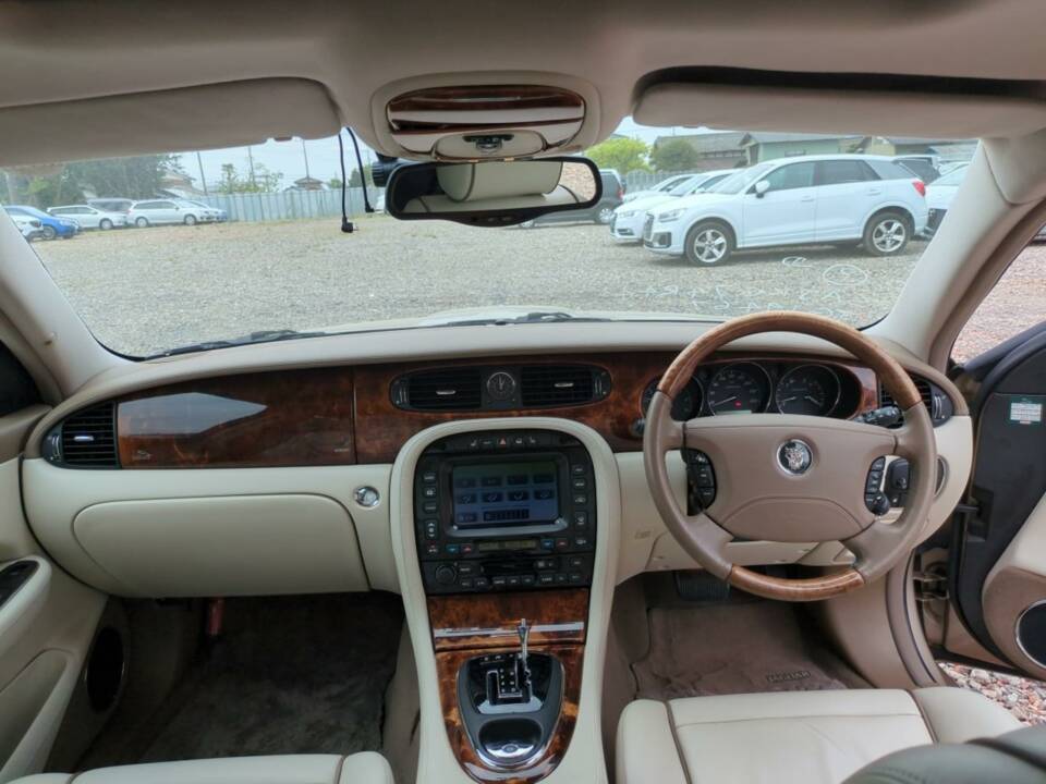 Image 22/25 de Jaguar XJ 8 4.2 (2003)