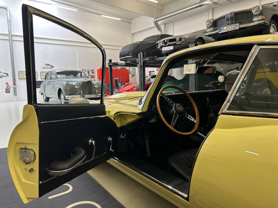 Image 9/28 de Jaguar Type E 4.2 (1965)