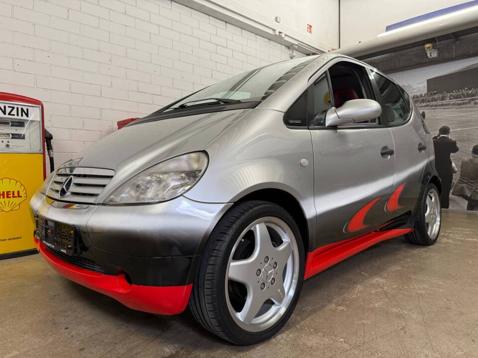 Image 2/21 of Mercedes-Benz A 160 "F1 Häkkinen Edition" (1998)