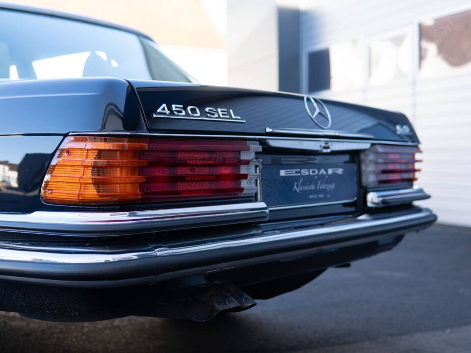 Image 26/30 of Mercedes-Benz 450 SEL 6,9 (1977)