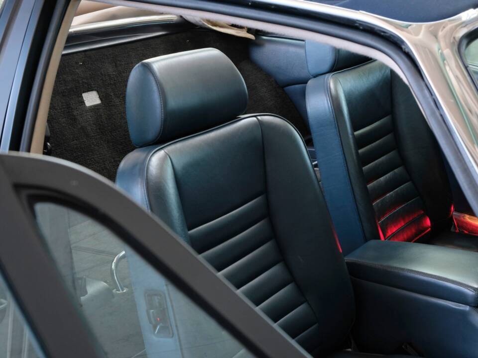 Image 26/47 of Jaguar XJ-SC 5.3 (1987)