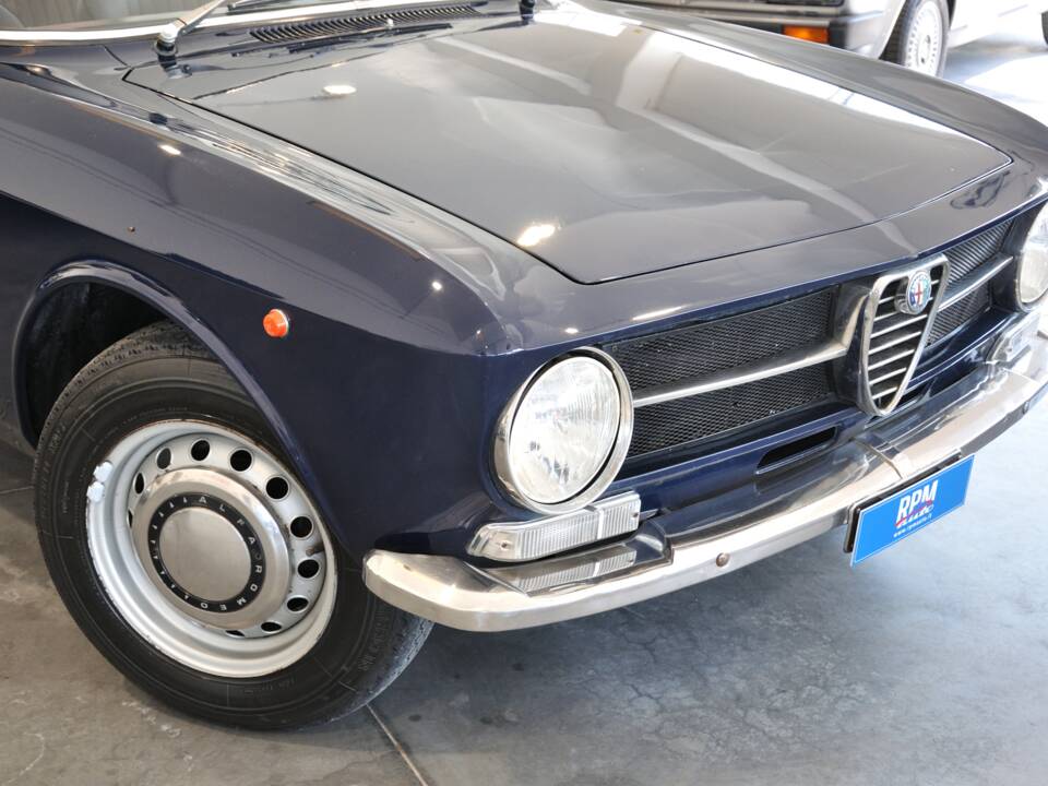 Bild 10/30 von Alfa Romeo Giulia GT 1300 Junior (1971)