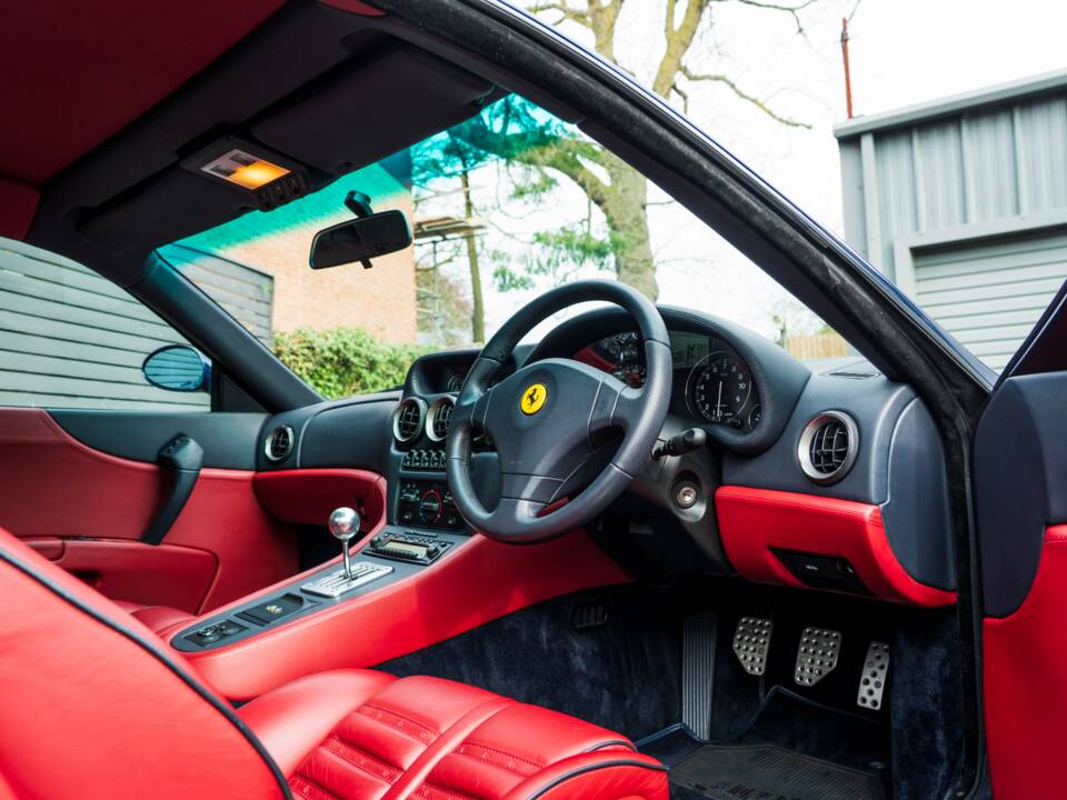 Bild 49/66 von Ferrari 550 Maranello (2000)