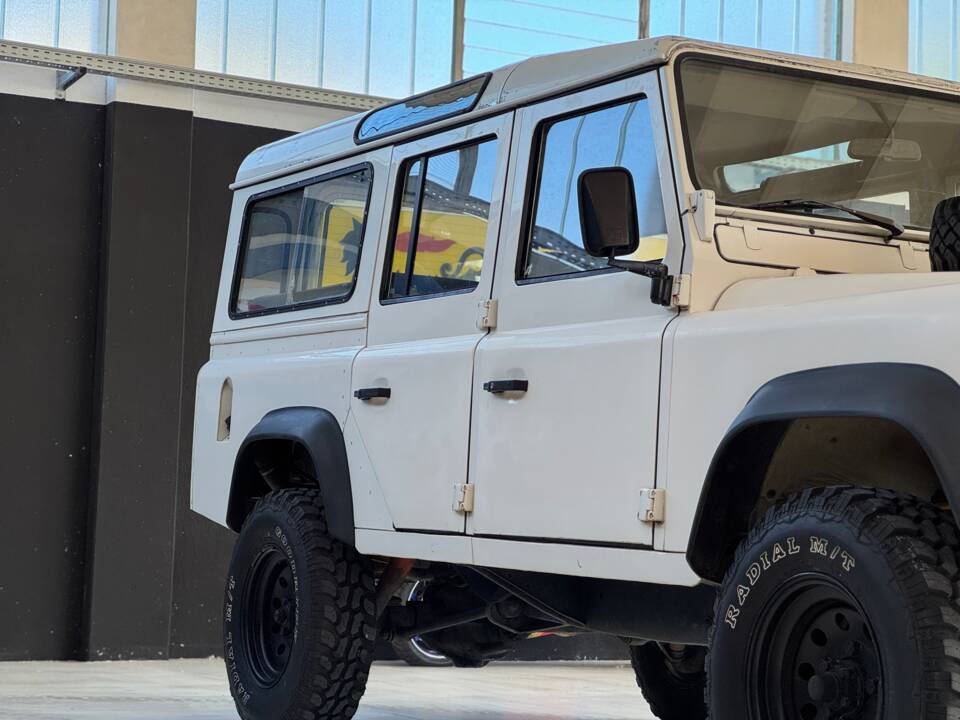 Image 10/45 de Land Rover Defender 110 (1991)