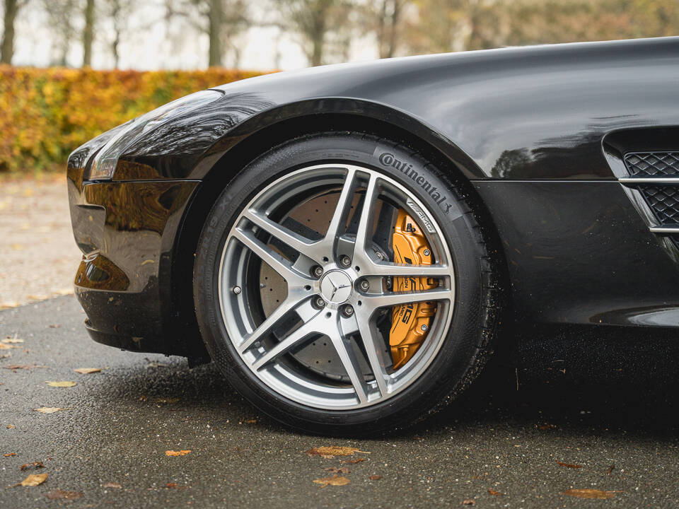 Image 64/100 of Mercedes-Benz SLS AMG Roadster (2011)