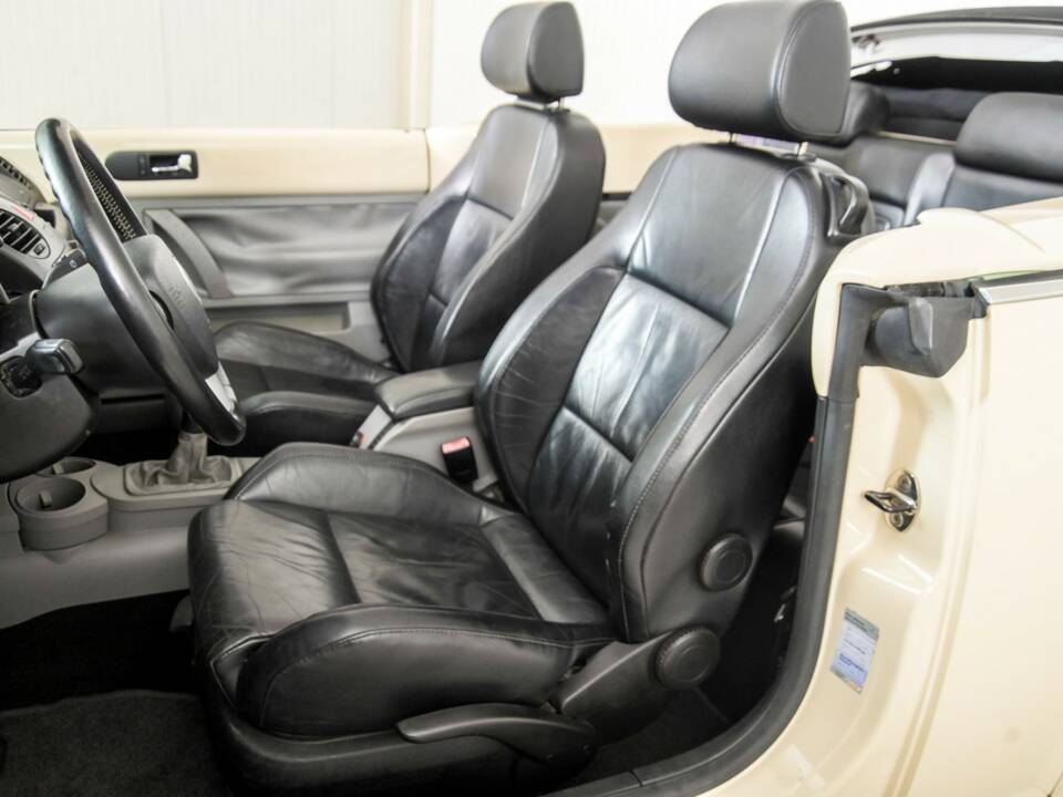 Imagen 13/48 de Volkswagen New Beetle 1.6 (2004)