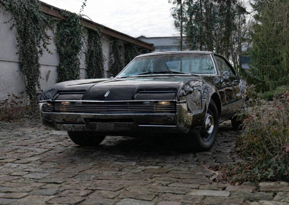 Image 6/8 of Oldsmobile Toronado (1966)