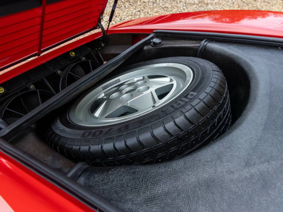 Image 34/50 of Ferrari 328 GTB (1989)