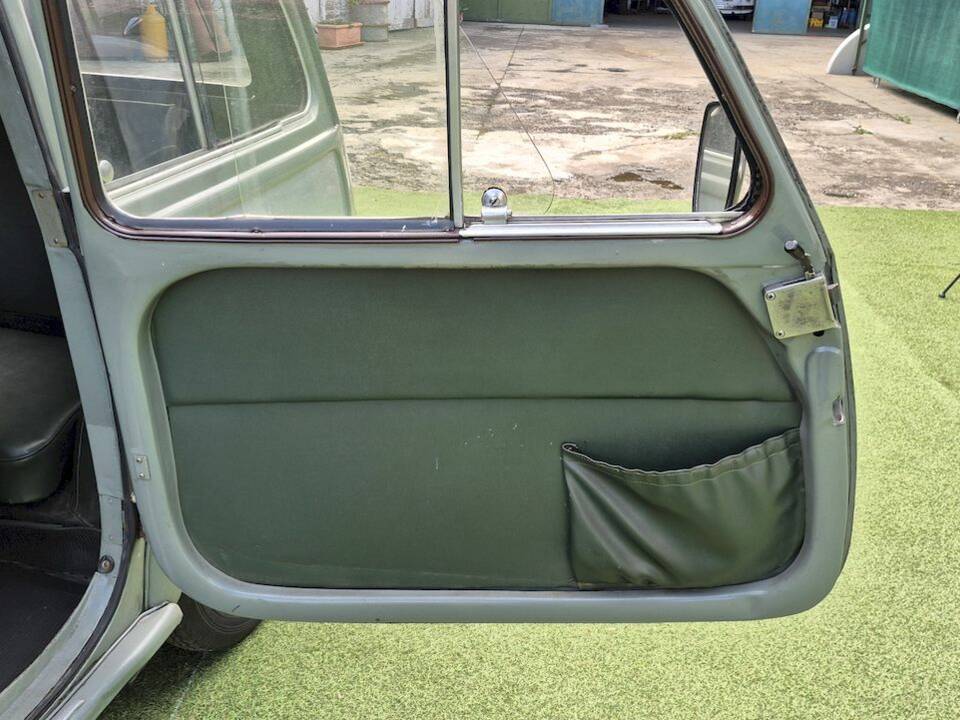 Image 30/60 of FIAT 500 C Belvedere (1954)